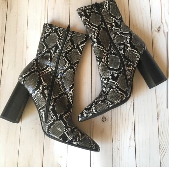 Jeffrey Campbell Grey Black Snake Siren Pointy Toe Bootie Size 9.5 - Picture 3 of 6